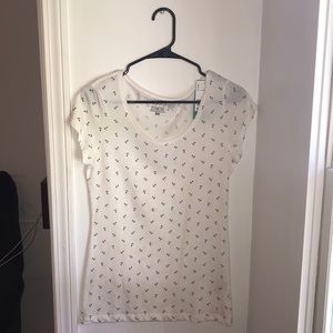 White tee with navy anchors